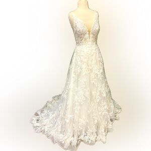 Elegant Lace Wedding Dress